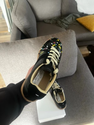 Svarta sneakers - Säljer nu dessa MM GATS då jag behöver sälja av mig lite saker. Använda 1 gång. 
