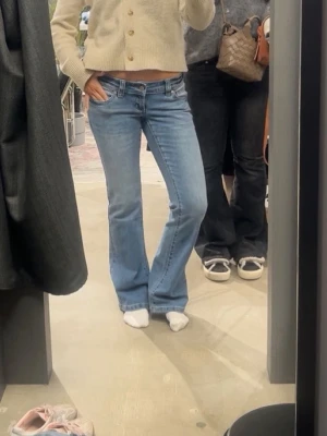 Abrand jeans  - Säljer Abrand jeans som är helt slutsålda i storlek 26😘😘