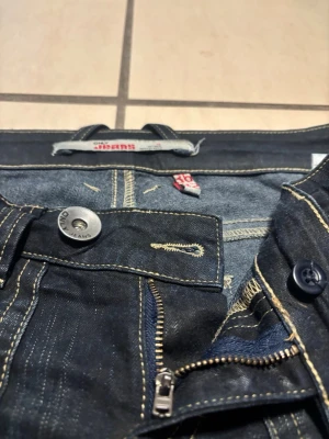 Vintage jeans  - Snygga mörkblå jeans från Only med bootcut-modell! Dom är lite använda som man kan se men annars finns det inga problem!🥰