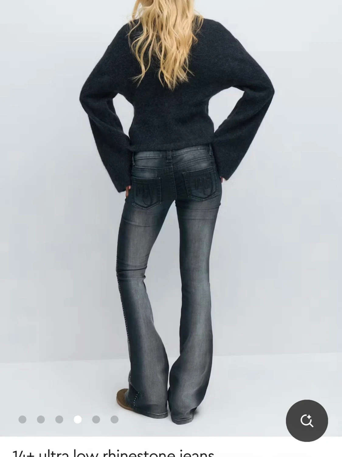 Grå utsvängda jeans med strass - 2