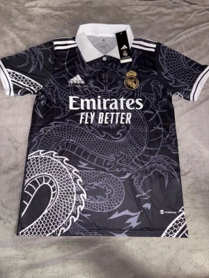 Real Madrid fotbollströja  - En perfekt fotbollströja för alla realmadrid fans