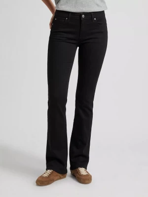Svarta bootcut jeans från Lee - Snygga svarta bootcut jeans från Lee med klassisk femficksdesign och normal midja. Jeansen har en figurnära passform upptill och lätt utsvängda ben. 