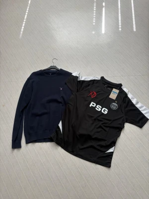 Kombo deal  - En gant teöja + en psg fotbollströja i ett paket 