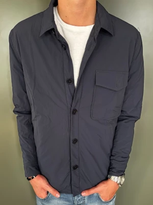 Overshirt - Strl - M | Skick - 10/10 | Nypris - ca 1500kr | Vid minsta lilla fundering är det bara att höra av sig!
