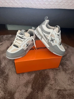 Lv skates  - Helt nya lv skates strl 41 med box. Endast testade hemma men tyvärr för stora. Får med extra snören också.