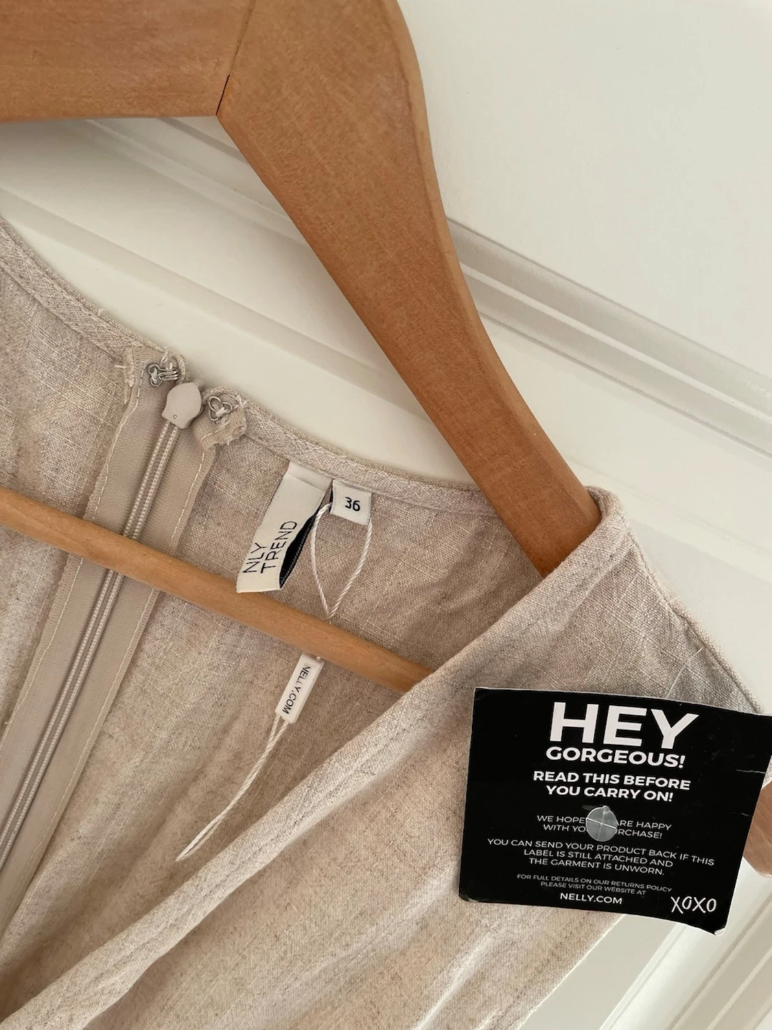 Beige omlottklänning i klänning  - 2
