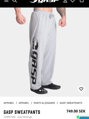 Byxor GASP - Träningsbyxor / mjukisbyxor från GASP. Väldigt snygga och populära❗️Storlek S, jag på andra bilden är 165 för referens Knappt använda Original pris 749kr
