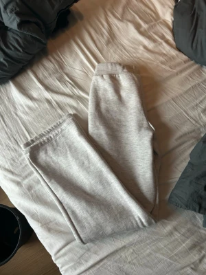 mjukisbyxor🥹 - helt nya utan prislapp. säljer då dom är för små tyvärr. aldrig använda utan bara testade på hemma🩷 