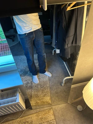 Nudie Average Joe - Mycket gott skick, mindre tecken på slitage. Average Joe-modell. W32 L32 Mătt: (vänligen använd dessa som en vägledning) Total längd - 99 cm Midjevidd - 37 cm Innersömvidd - 18 cm Om du har några frågor, vänligen kontakta mig! 