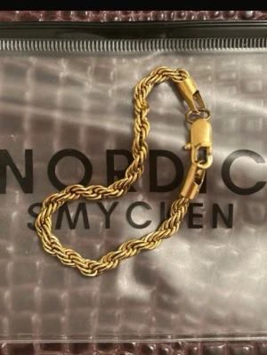 Cordell armband - guldpläterad  - 19cm - 5mm unisex cordell bracelet.   Rostfritt stål, 18k guldpläterad. Aldrig använd. Köpt för 250 kr från Nordic smycken 