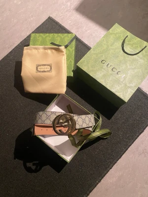 GG bälte  - Snyggt beiget bälte med förpackning med dustbag och presentpåse. 