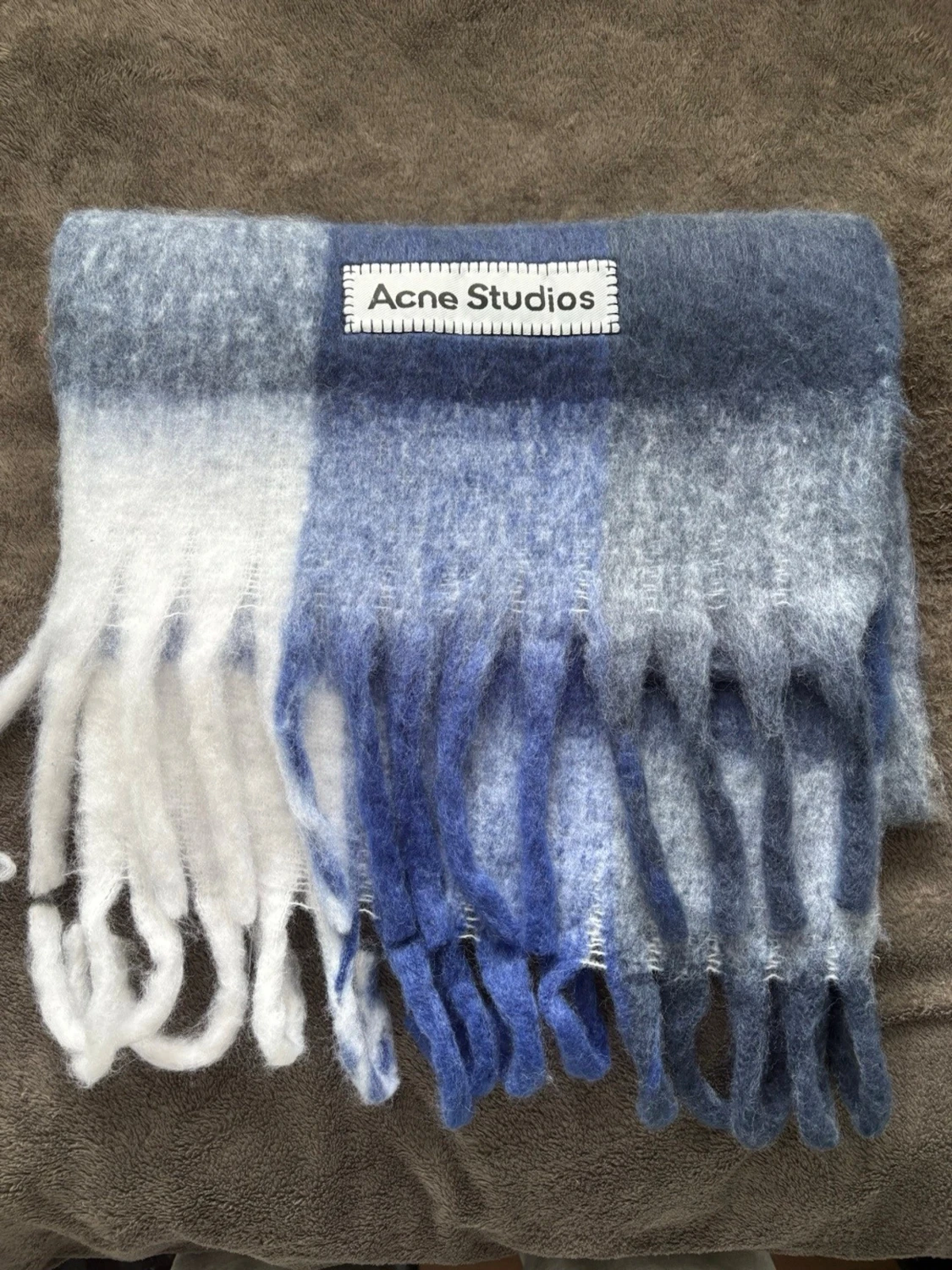 Acne studios halsduk 
