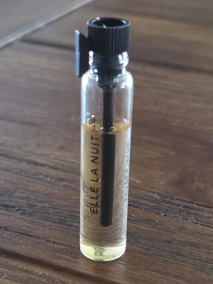ESSNCE Elle La Nuit tester - ESSNCE Elle La Nuit 2 ml. Nästan full. En favorit 😊