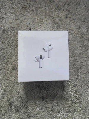 AirPods Pro  - Ett par oöppnade AirPods Pro av 2:a generationen. Bluetooth funkar, okej ljudkvalitet och noise canceling + andra funktioner funkar även👍. Hör gärna av er vid frågor om t.ex. pris eller annat!