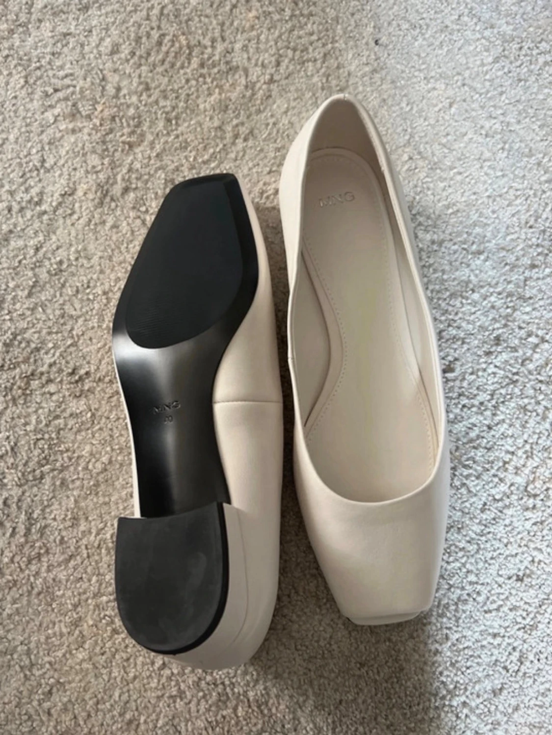 Vita ballerinaskor med låg klack MNG - 3