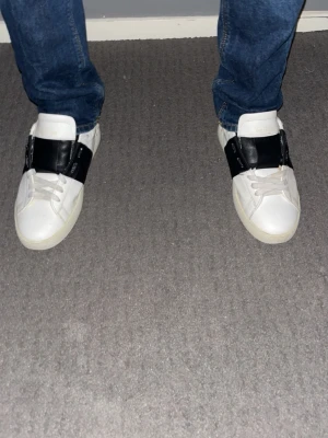 Valentino open  - Valentina opens - Storlek: 42, men passar större - Mycket fint skick - Box ingår - Pris: 999kr - hör av dig vid funderingar 💫