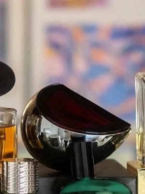 McQueen Kingdom, sällsynt designer parfym niche vintage - Sällsynt och fin doft, med tillhörande låda. McQueen Kingdom 2004, 25/50ml: 1100kr