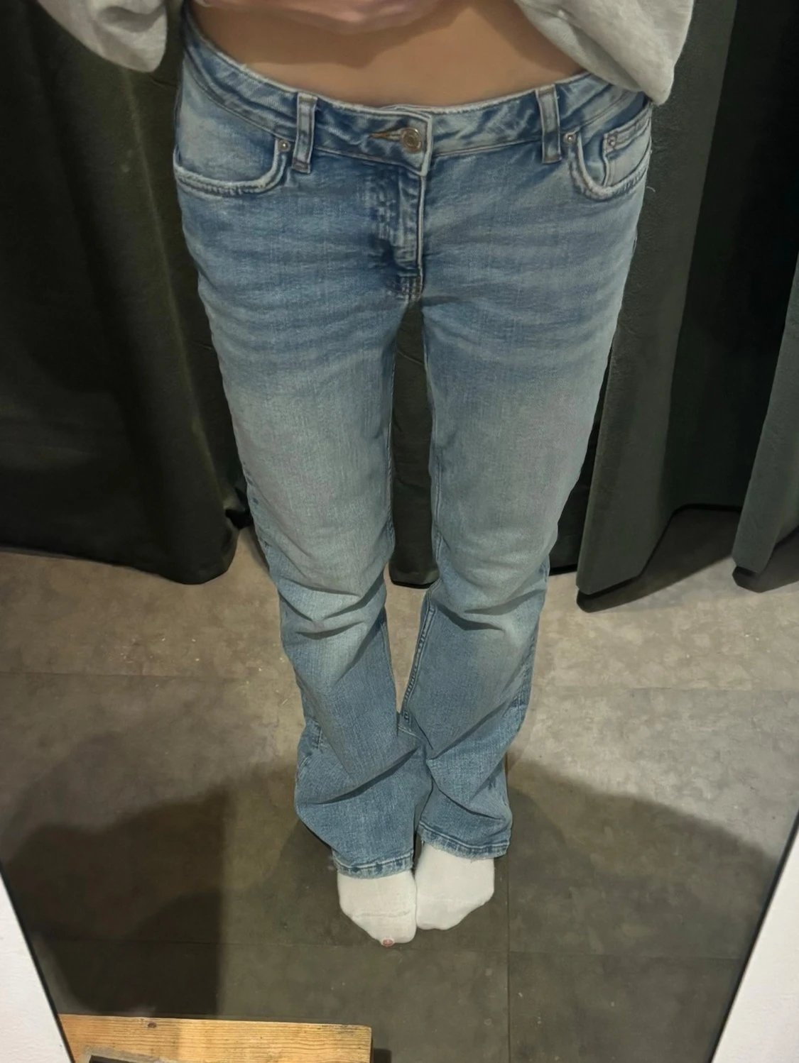 ljusblå jeans 