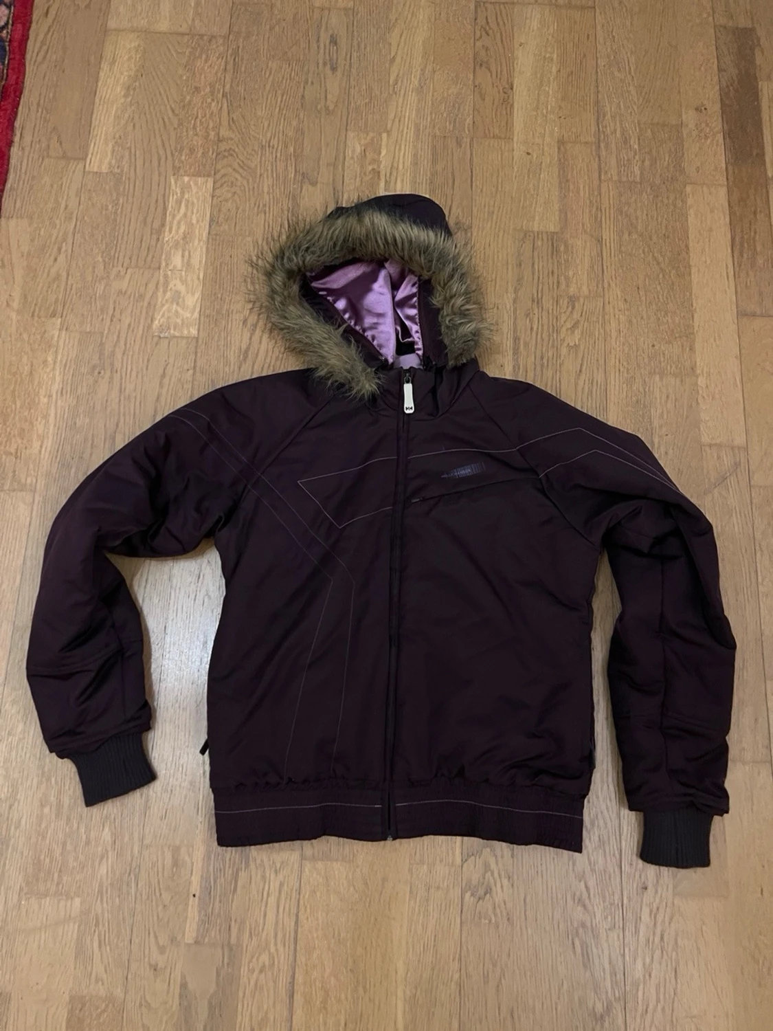 Mörklila pufferjacka från Helly Hansen - 3