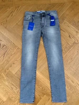 Helt Nya Jacob Cohen BARD - Helt Nya Jacob Cohen BARD || Storlek 29 || Nypris ca 4000kr || Mitt pris 1699kr || Tveka inte på att höra av dig vid frågor eller funderingar 