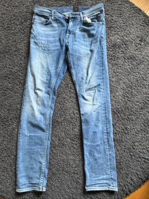 Tiger of Sweden Jeans - Tiger of Sweden jeans i bra skick! 8.5/10. Modellen är pistolero. Skriv ett pm vid frågor😊
