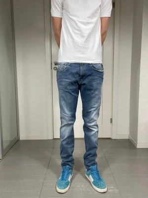 Replay Anbass Hyperflex Jeans - Säljer nu dessa Replay Anbass Hyperflex Jeans, W33 o L32, skriv för fler bilder/frågor🙌🏼