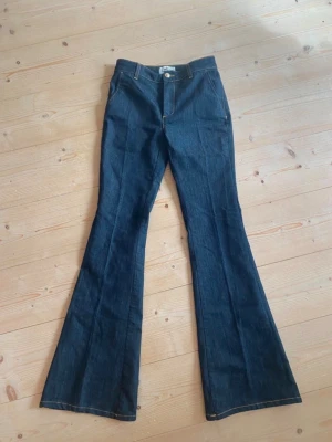 Vicolo jeans bootcut  - SÅÅ snygga