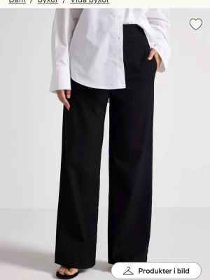 Vida svarta kostymbyxor - Snygga kostymbyxor  från Lindex, modell LYKKE. Mycket bra skick. 