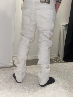 Vita Jeans - Par vita jeans från Cheap Monday😄Dom är i bra skick och pris kan diskuteras!