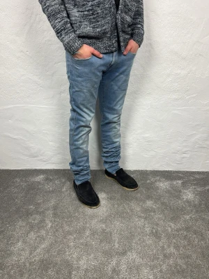 Replay jeans  - Ett par riktigt snygga jeans från Replay i storlek W32 L36 i modellen anbbas hyperflex 