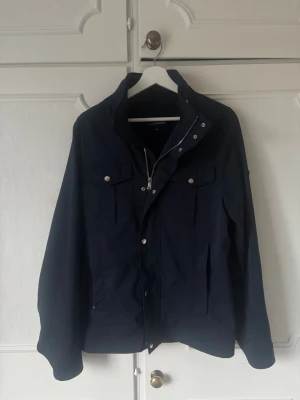 J Lindeberg jacka - Den är i toppen skick säljer för 1600, nypris: 3500kr