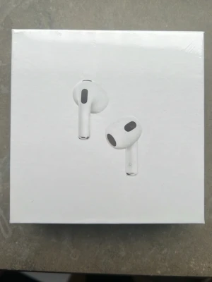 Apple AirPods 3:e generationen - Helt nya skriv för frågor osv(;