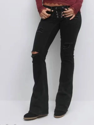 jeans - intressekoll på dessa jeansen💞 skulle helst vilja byta dom till xs men kan även tänka att sälja så kom med pris förslag!!❤️