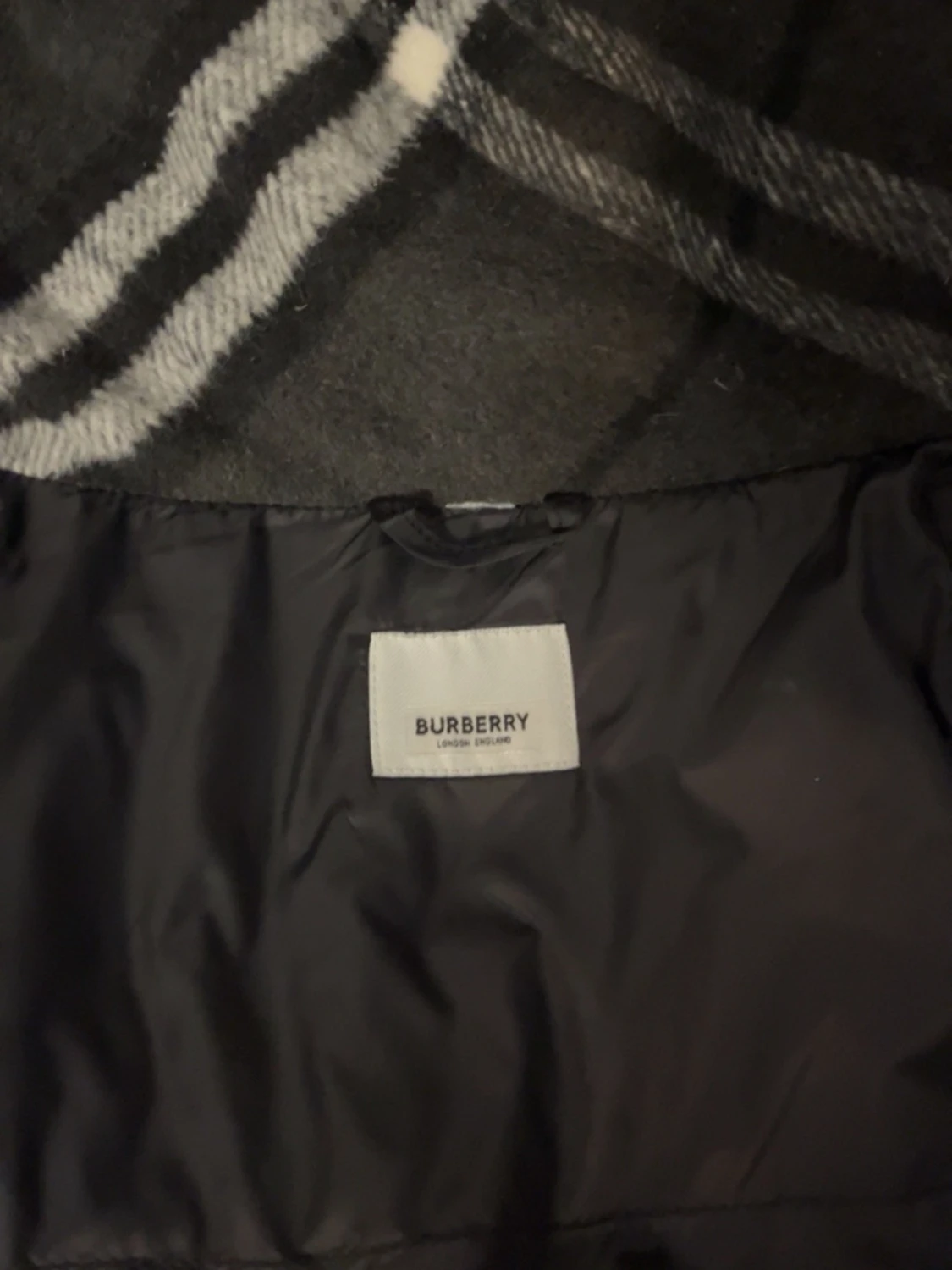 Svart dunjacka från Burberry - 2