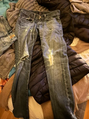 Polo jeans - Säljer dessa as feta jeans as sköna och as feta! Tyvärr sönder längst ner men de går att lösa enkelt eller att vika ner de i skon bara! Bara skriva om ni undrar något🥊🔥