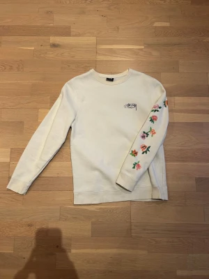 Stüssy crewneck - Stüssy floral crewneck, regular fit 