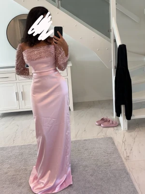 Festklänning Canur dress - Strl 36, avtagbart släp. Köpt från Canur dress i Tyskland