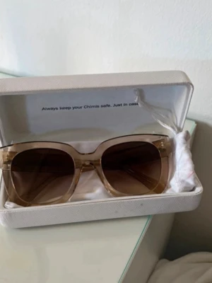 Beige solglasögon från Chimi - Snygga solglasögon från Chimi. Modellen är 08 och kan gå ner i pris vid snabbt köp🌷
