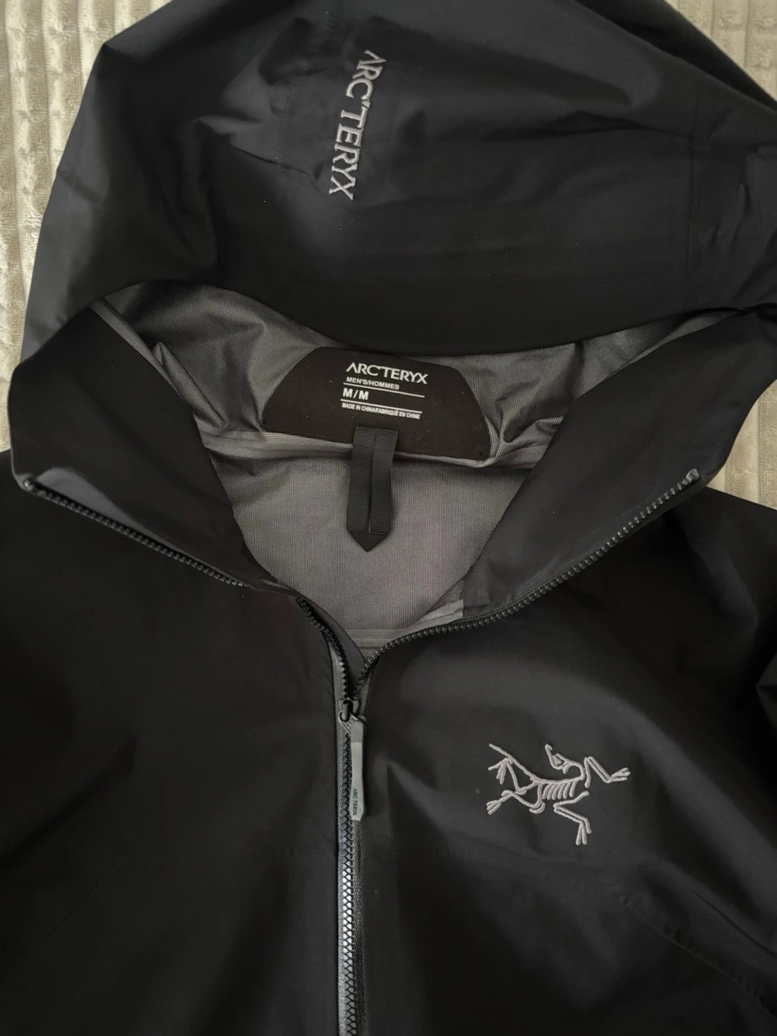 Svart regnjacka från Arc'teryx - 2