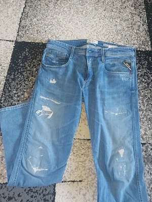 Ljusblå slitna jeans med raka ben - Finna replay inte fast pris 