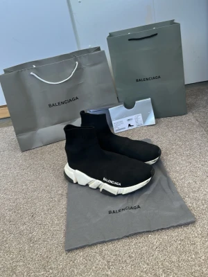 Skor - Balenciagas använda behövs ja tvätt o ren.