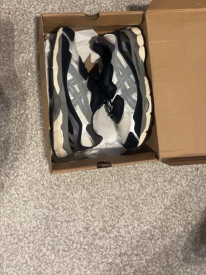 Asics nyc gel - Helt nya skor inga prut redan lågt pris skorna kommer med låda ville bara sälja dem ASAP!