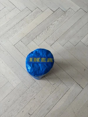 Ikea- Handgjord headcover till driver - Ikea golfheadcover. Exklusiv Handgjord! Testad och ska passa alla drivers! ✅Består av 4 lager. Skickas inom 24 timmar! ✅ Fodrad på insidan! ✅ 