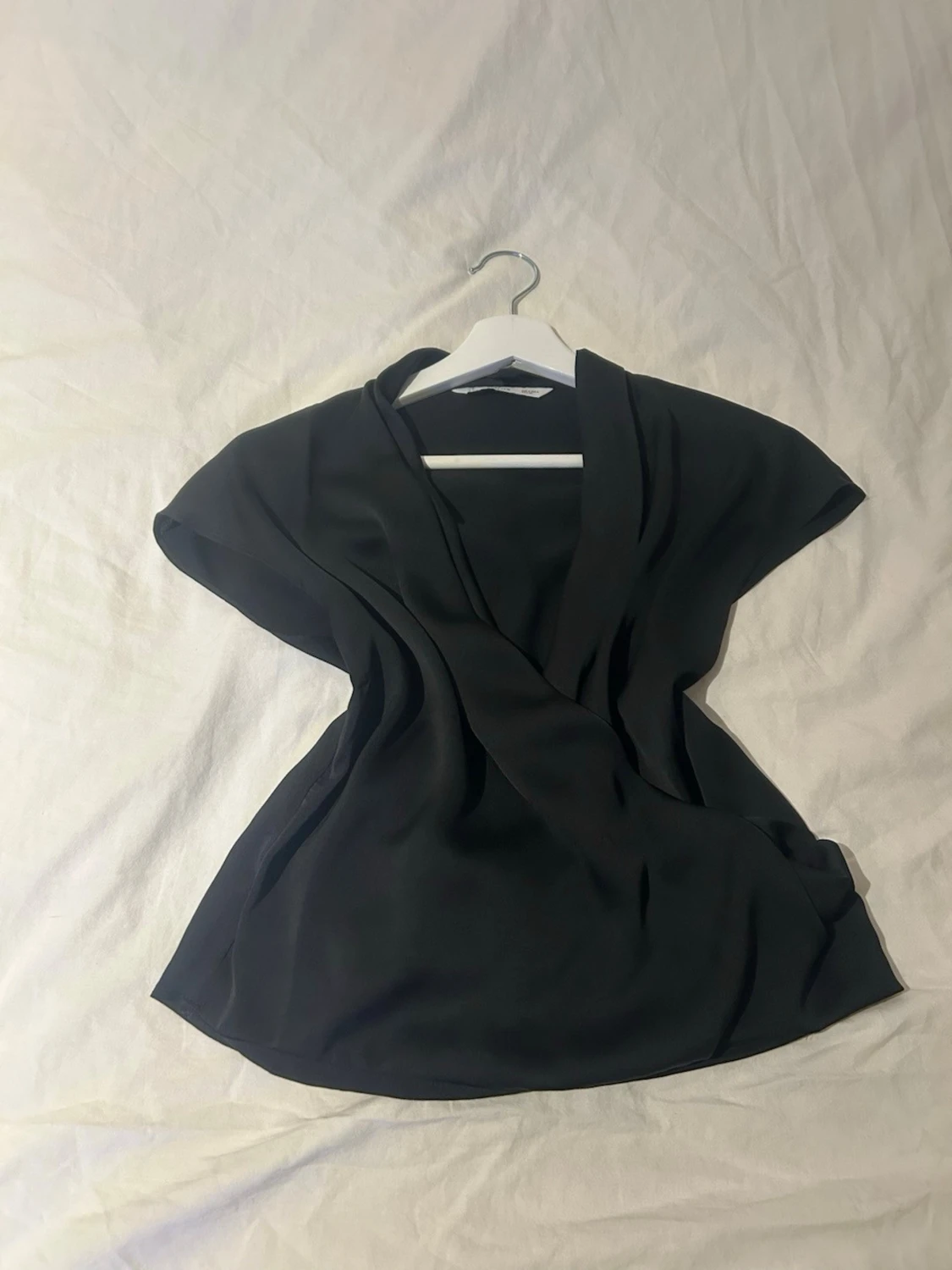 Svart omlottopp från MNG