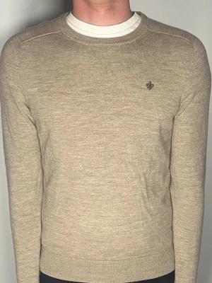 Morris merinoull tröja - Säljer en ritkigt snygg och trendig Morris tröja i 100% merinoull och i fint skick, storlek M men sitter mer som S, vid frågor är det bara att skriva //Gramenti