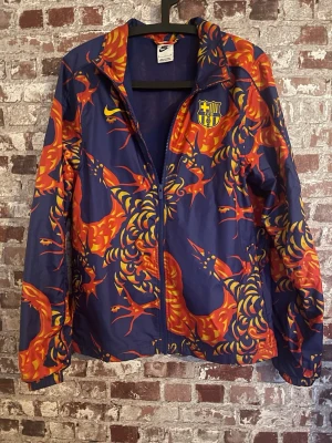 Barcelona jacka med byxor  - Barcelona jacka med byxor nästan aldrig använda.