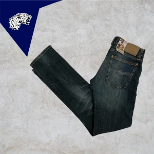 HELT NYA NUDIE JEANS  - Helt nya Nudie jeans | Skick: 10/10 | Strl W28 L32 | Modellen är 180cm | Hör av dig om du undrar någonting!