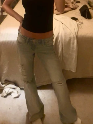 Low loose bootcut jeans  - Knappt använda och är i nytt skick🥰