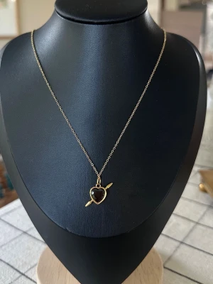 Maria Nilsdotter ”Rebel Love” necklace inspired! - Inspirerat Halsband av Maria Nilsdotter.  Halsbanden är 100% rost och nickelfria och kedjorna är 40cm men går att förlänga med ytterligare 5cm. Vid mer frågor är det bara att höra av sig ☺️ 