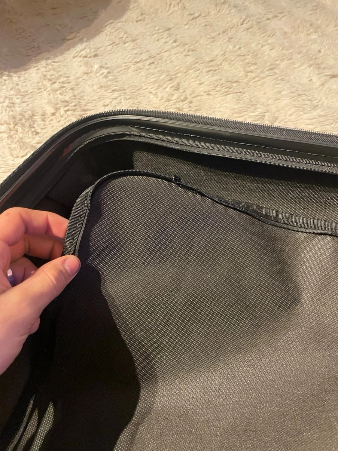 Svart hård resväska från Epic - 3